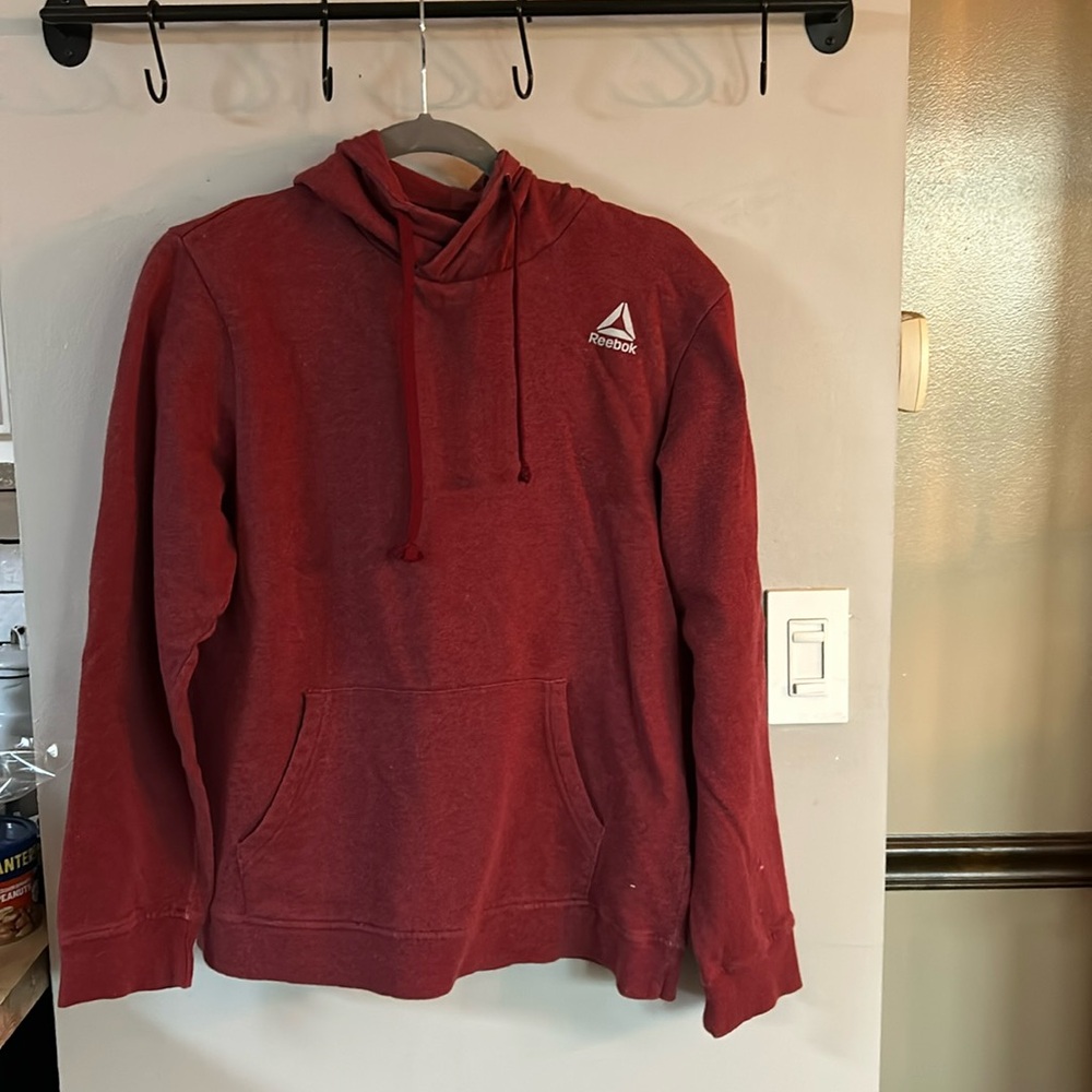 Reebok men’s burgundy hoodie. Size small. Good condition.